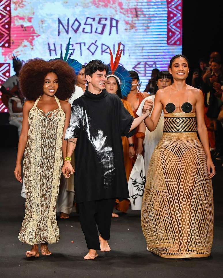 Thelma Assis e Dandara Queiroz foram modelos do desfile de Maur&iacute;cio Duarte