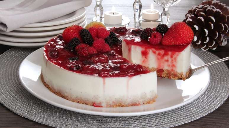 Cheesecake com nozes e frutas vermelhas