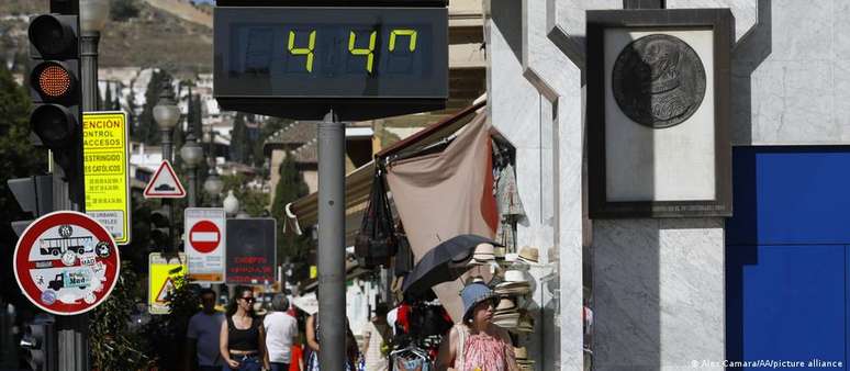 Termômetro em Granada, na Espanha. Dezenas de cidades na Europa estão sob alerta