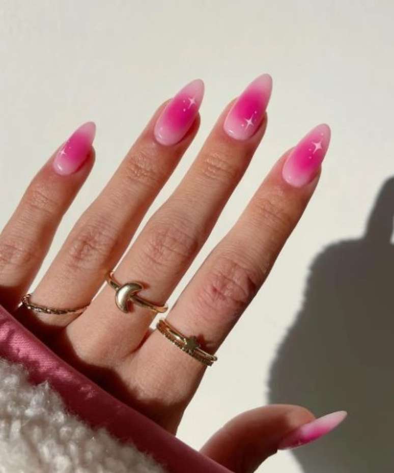 Blush nails –