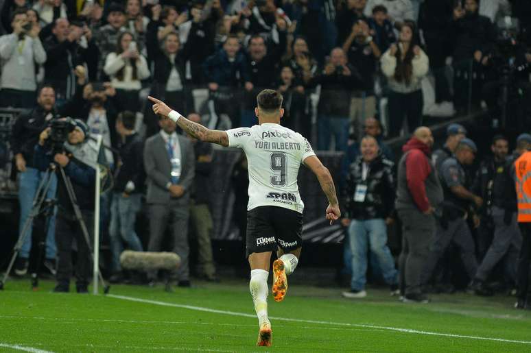 Yuri Alberto comemora gol da classificação do Corinthians na Copa do Brasil