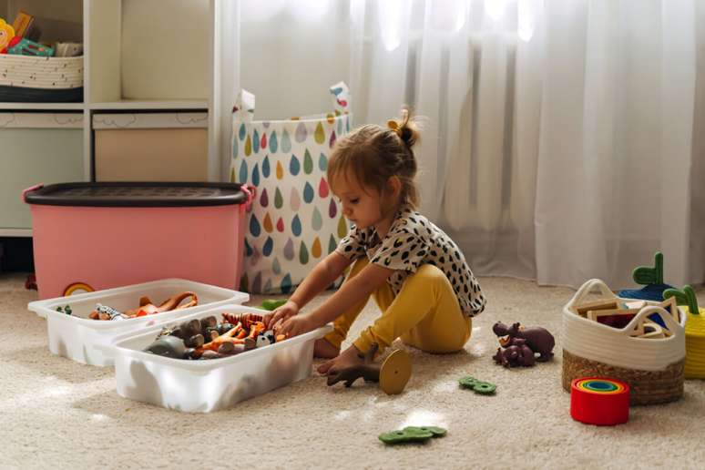 It is very important that the child participates in the decoration process. 