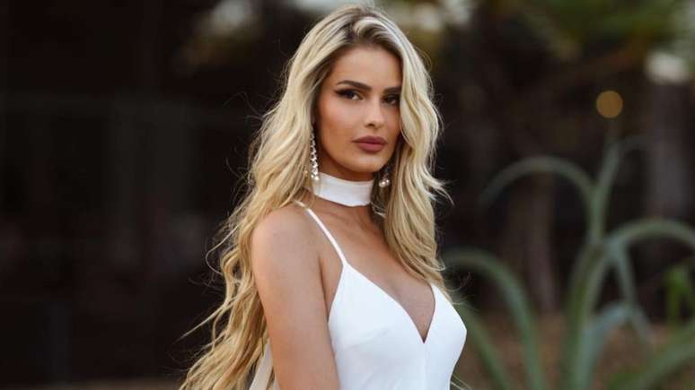 Yasmin Brunet sends alleged shadow with mysterious statement about ‘falling in love’
