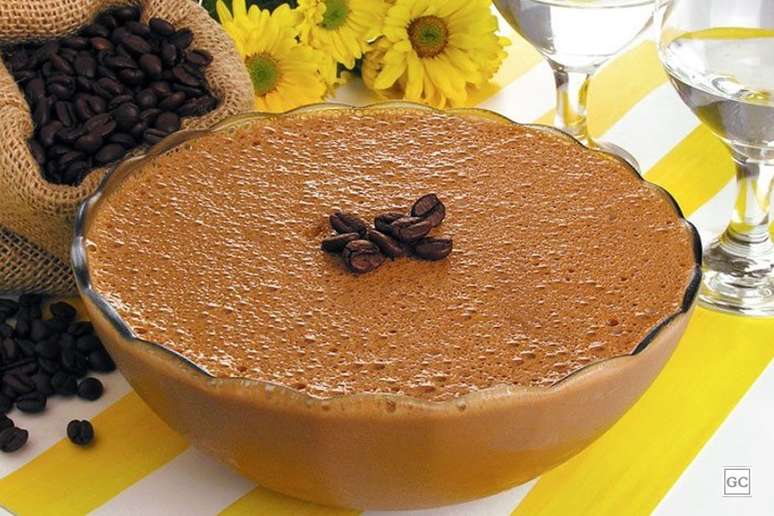 mousse de cappuccino - sobremesas criativas com gelatina incolor