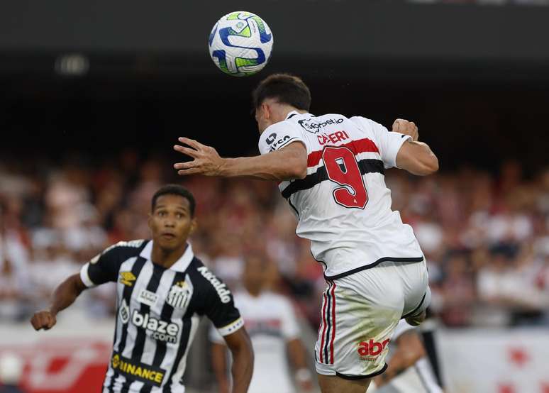 primeiro e único a ganhar 2 Brasileirão com apenas 17 anos! esse mlk é