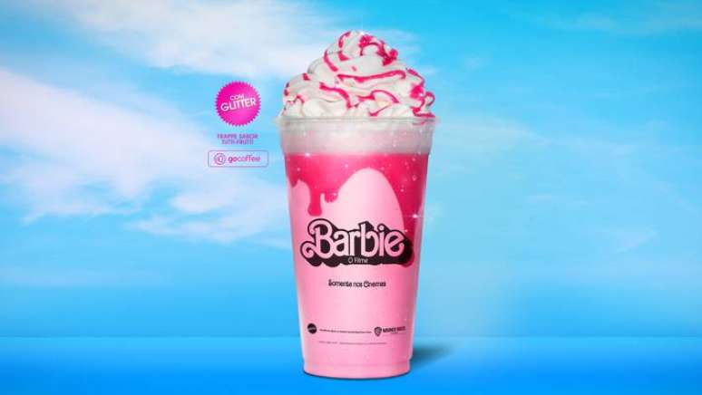 Frappe da Barbie tem um sabor de tutti frutti e calda de glitter real