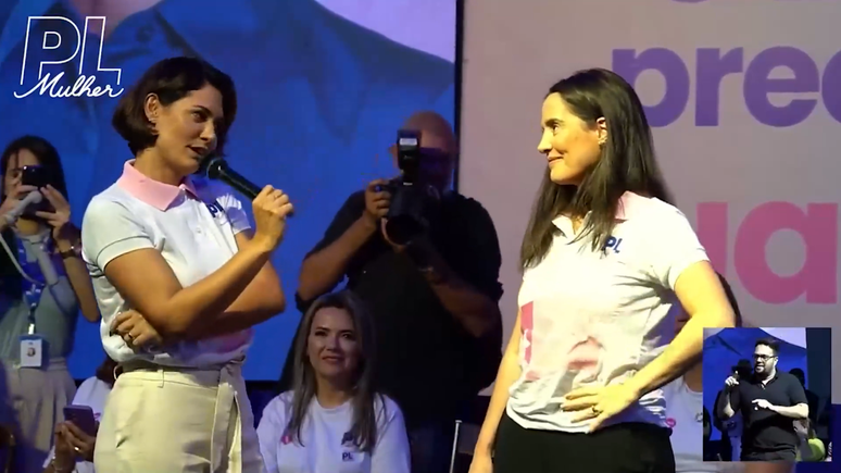 Michelle Bolsonaro pediu para a deputada federal Amália Barros (PL-MT) retirar a prótese ocular antes de discursar no evento do PL Mulher, em João Pessoa (PB)