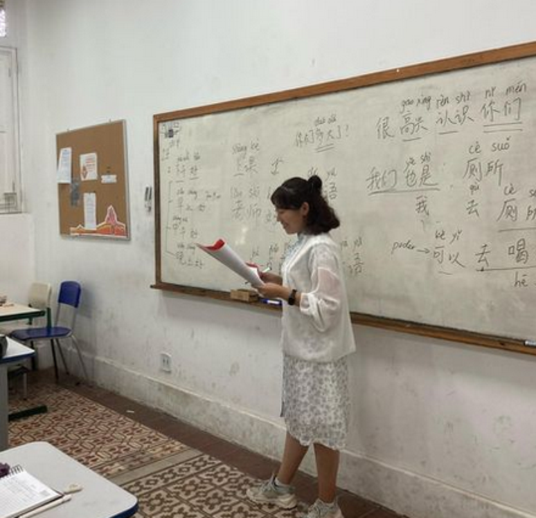 Mandarin lesson at CE Matemático with a native teacher