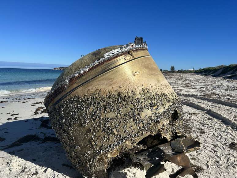 Objeto misterioso apareceu em praia na Austrália