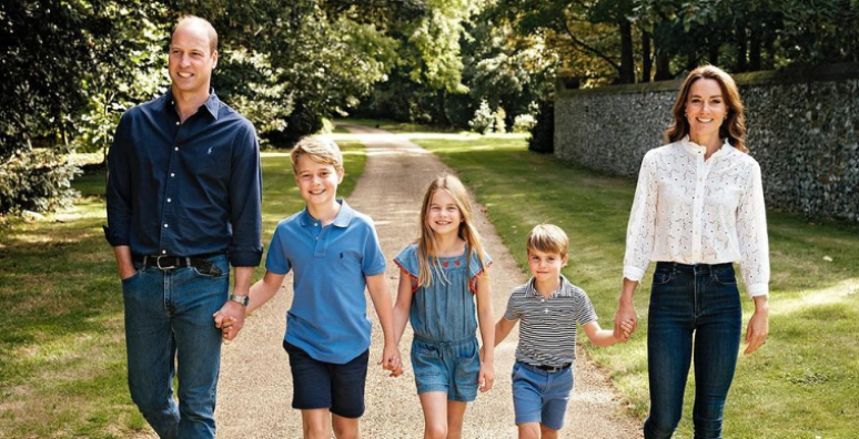 O príncipe William e Kate Middleton com os três filhos:  George, 9, Charlotte, 8, e Louis, 5 