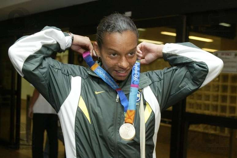 Rosana com a medalha olímpica 