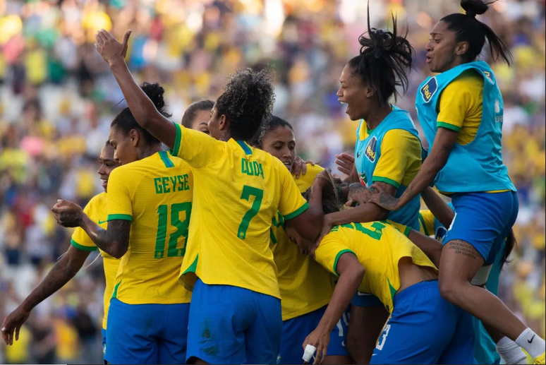 Jogadoras da Seleção Feminina comemoram