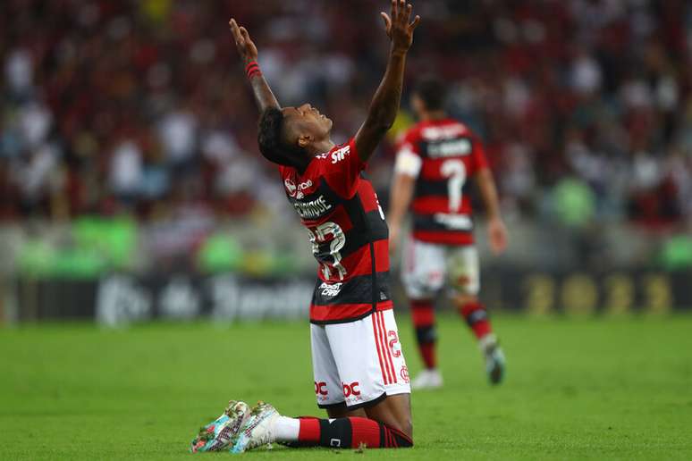 Bruno Henrique comemorando gol pelo Flamengo na Libertadores –