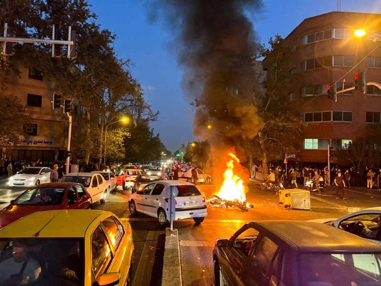 With protests at risk, Iranian rulers crack down on dissent
