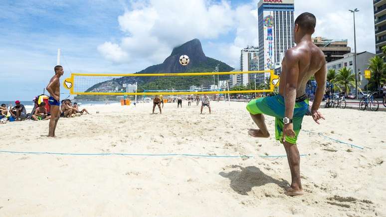 Queima de calorias no futevôlei: como emagrecer se divertindo