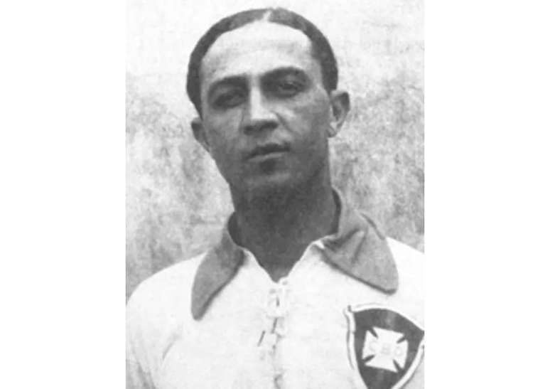 Arthur Friedenreich wears the Brazil national team shirt (Image: public domain) Arthur Friedenreich wears the Brazil national team shirt (Image: public domain)
