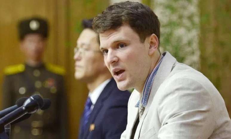 Otto Warmbier 'confessou' na frente da m&iacute;dia norte-coreana semanas ap&oacute;s sua deten&ccedil;&atilde;o