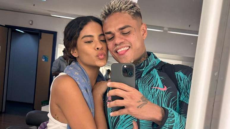 Bella Campos wears a barbiecore minidress for a romantic date with MC Cabelinho