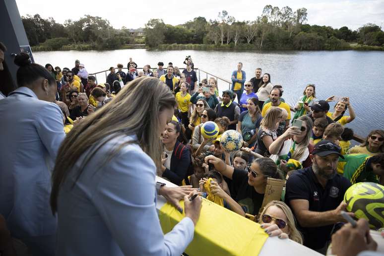 Seleção brasileira desembarca na Austrália para Copa do Mundo