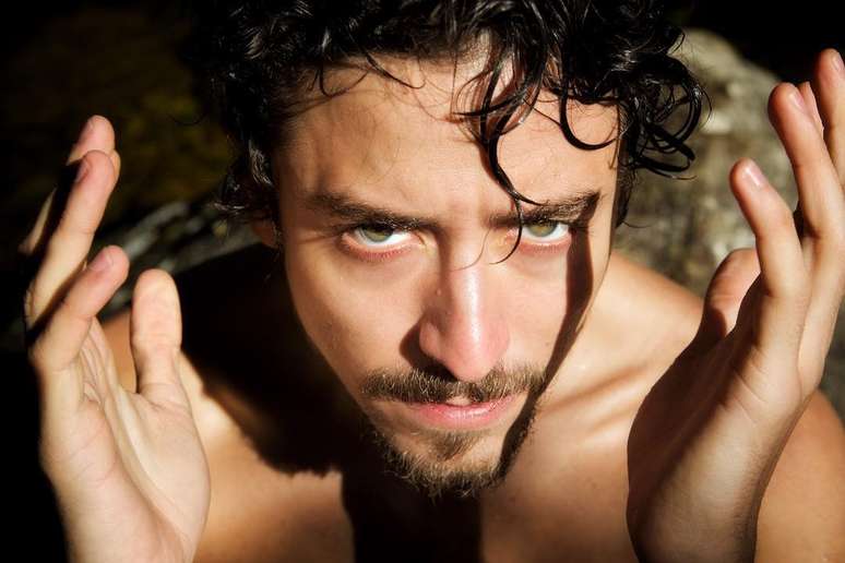 Jesuita Barbosa publishes that she was attacked by her boyfriend and deletes it