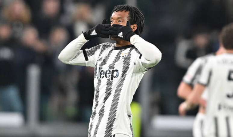 Juan Cuadrado celebrando um gol marcado pela Juventus contra a Inter