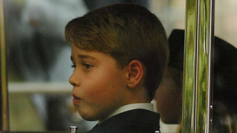 Como o príncipe William e Kate Middleton deram ao príncipe George uma “infância normal” -