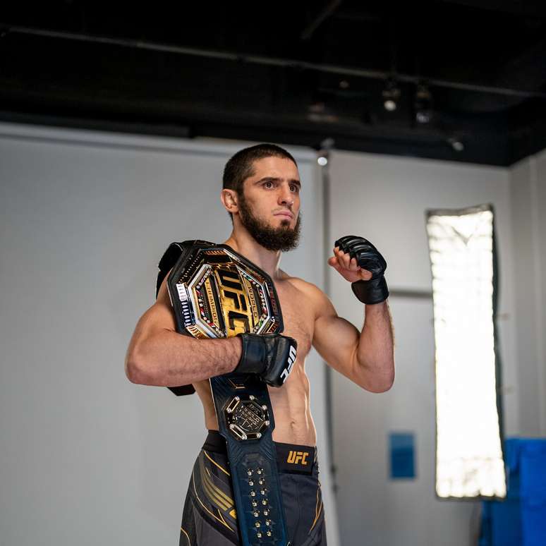 Islam Makhachev pede luta contra Leon Edwards em Abu Dhabi