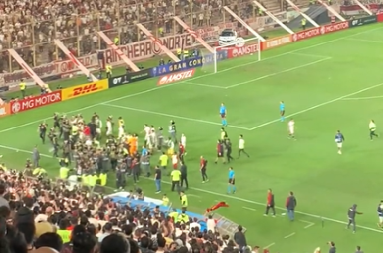 O Universitário do Peru vendeu todos os ingressos para o jogo de hoje  contra o Corinthians, e com isso terá mais de 80 mil torcedores no estádio.  : r/futebol