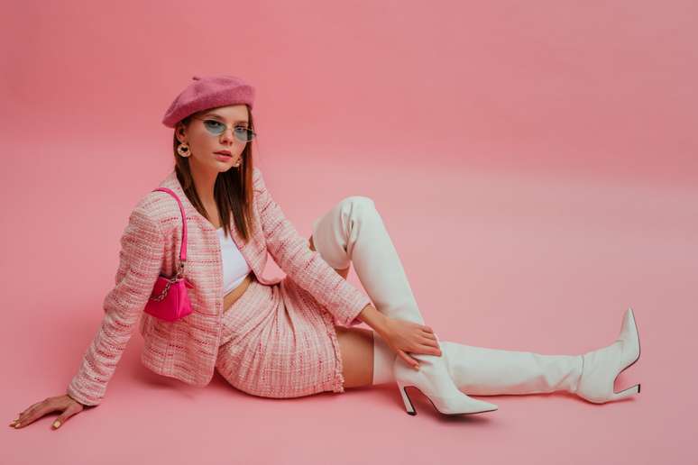 To create a more creative look, mix shades of pink between the pieces and accessories. To create a more creative look, mix shades of pink between the pieces and accessories.