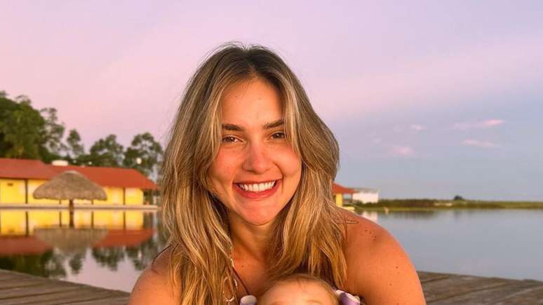 Virginia Fonseca shows her youngest daughter’s teeth