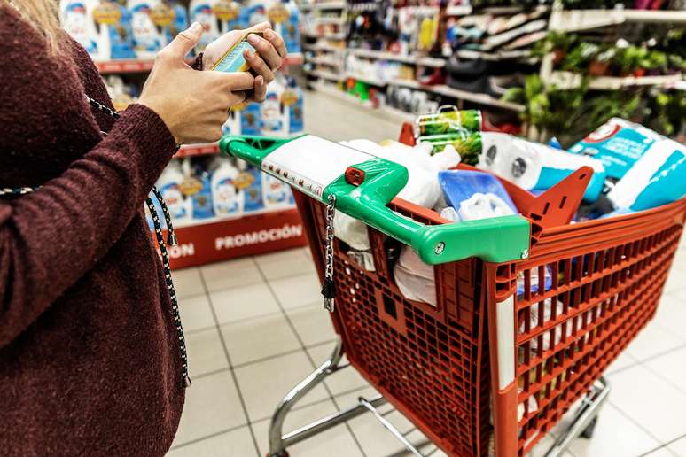 O Banco da Espanha espera que, ap&oacute;s o pico de 15% em m&eacute;dia no primeiro trimestre deste ano, a infla&ccedil;&atilde;o caia para 8% no final do ano