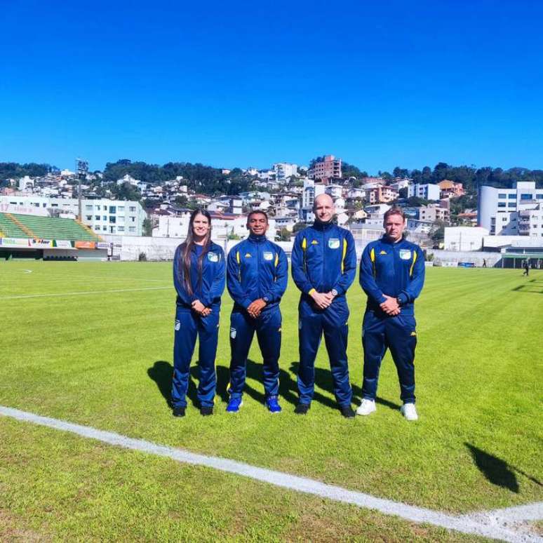 Arbitragem do jogo de Conc&oacute;rdia x Caxias. Da esquerda pra direita: Luciane Rodrigues dos Santos (SC), Halbert Luis Moraes Baia (AM), Jose Roberto Larroyd (SC) e Edson da Silva (SC)