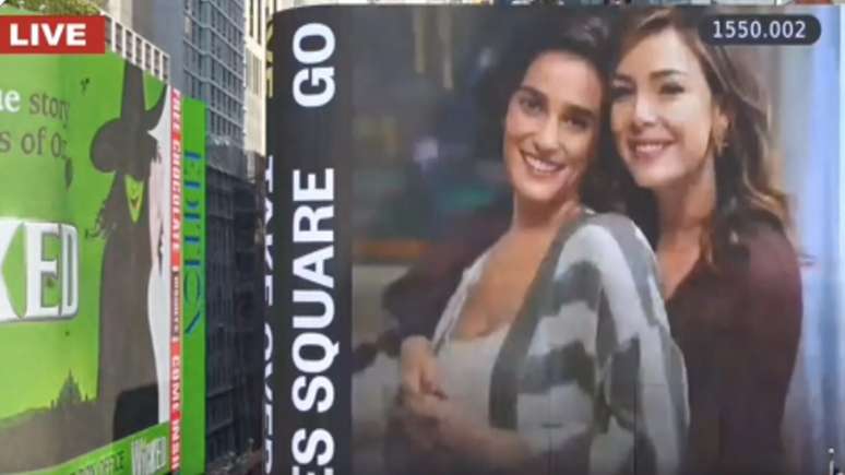 Fãs de Clara e Helena, de "Vai na Fé" compraram 15 segundos de outdoor na Times Square