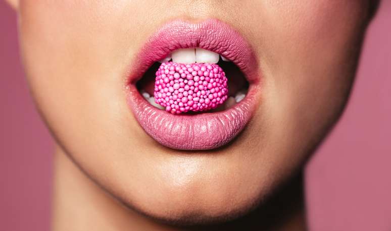 Comida com corante rosa artificial em excesso pode ser prejudicial à saúde
