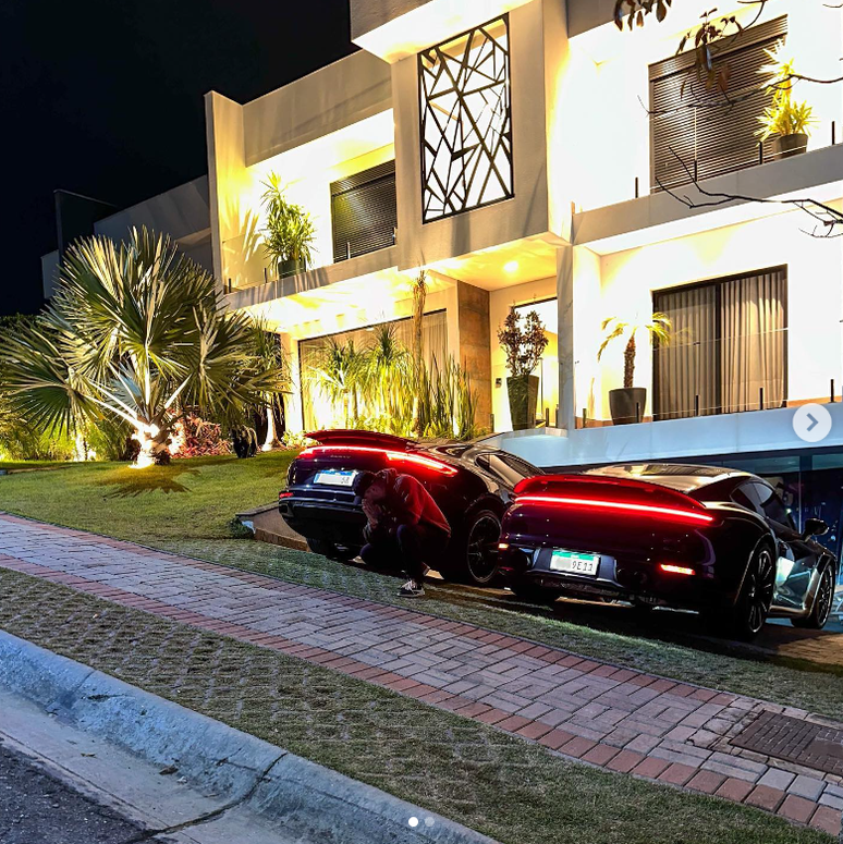 Kevinho e seus carros