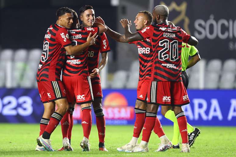 Estudo internacional coloca quatro jogadores do Flamengo e três do