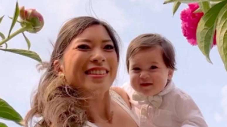 Christine Tran Ferguson e o filho, Asher