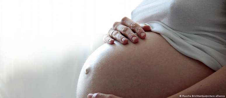 A idade média das mulheres quando deram à luz o primeiro filho no ano passado foi de 30,4 anos