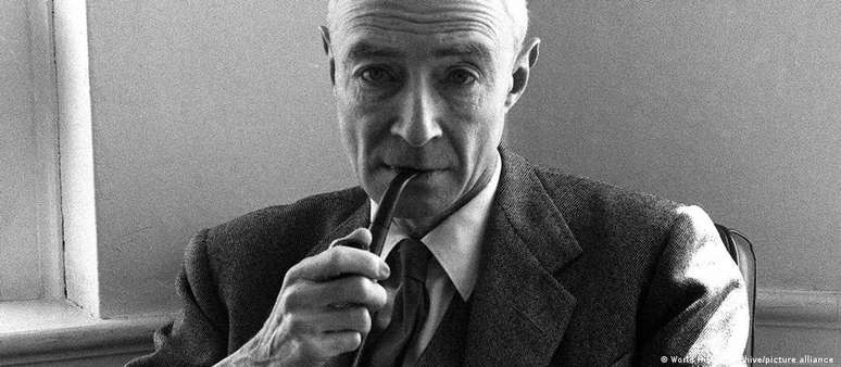 Robert Oppenheimer: "Agora tenho sangue nas mãos"