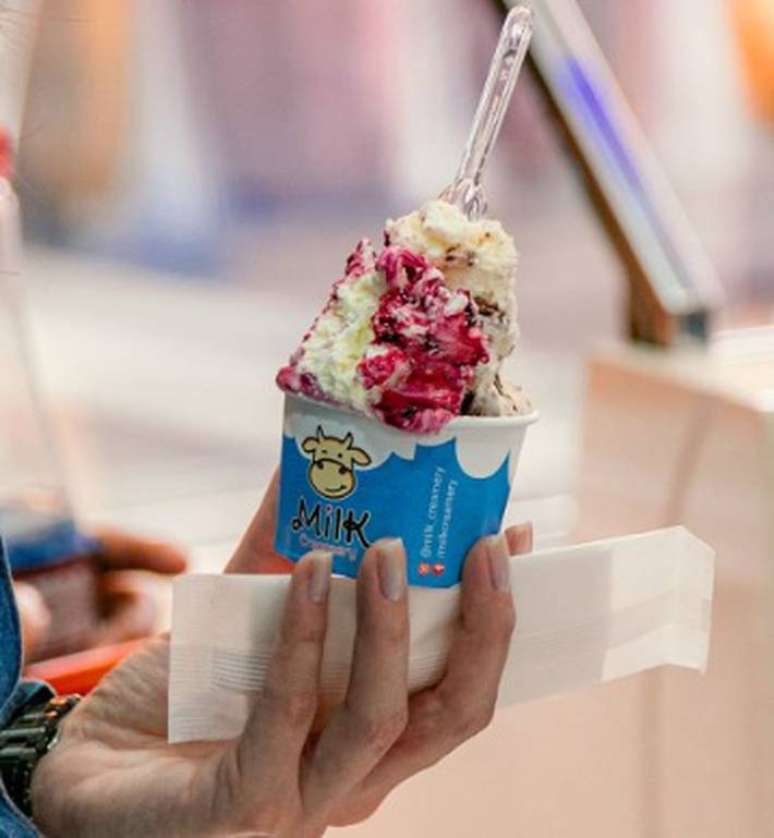A sorveteria está na onda rosa e tem atraído bastante consumidores.