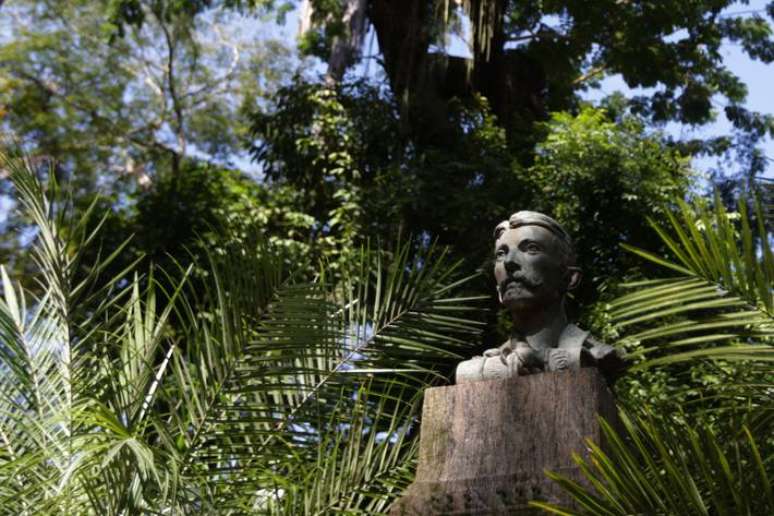 Est&aacute;tua de Euclides da Cunha pra&ccedil;a central da cidade de Cantagalo ,no interior do estado do Rio de Janeiro