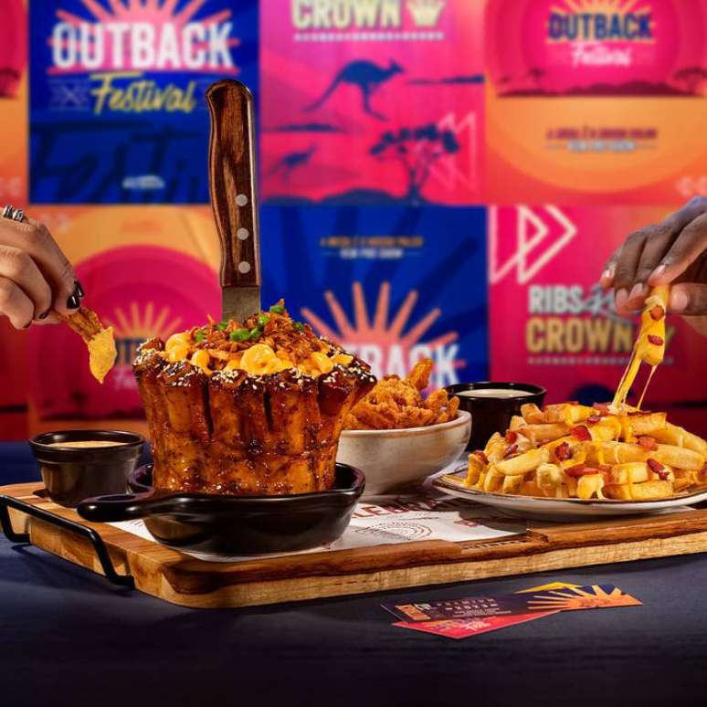 Outback Festival serve Ribs Rocker Crown, hambúrguer, batata, cebola e trio de sobremesas.