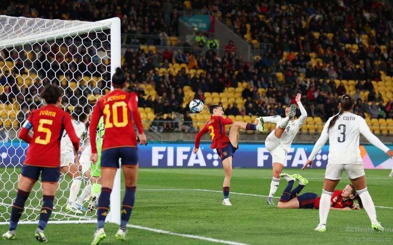 Espanha não dá chance e goleia Costa Rica na estreia na Copa