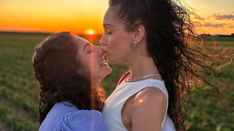 Bel Lima e a namorada Bruna Pazinato trocam declarações de amor nas redes sociais