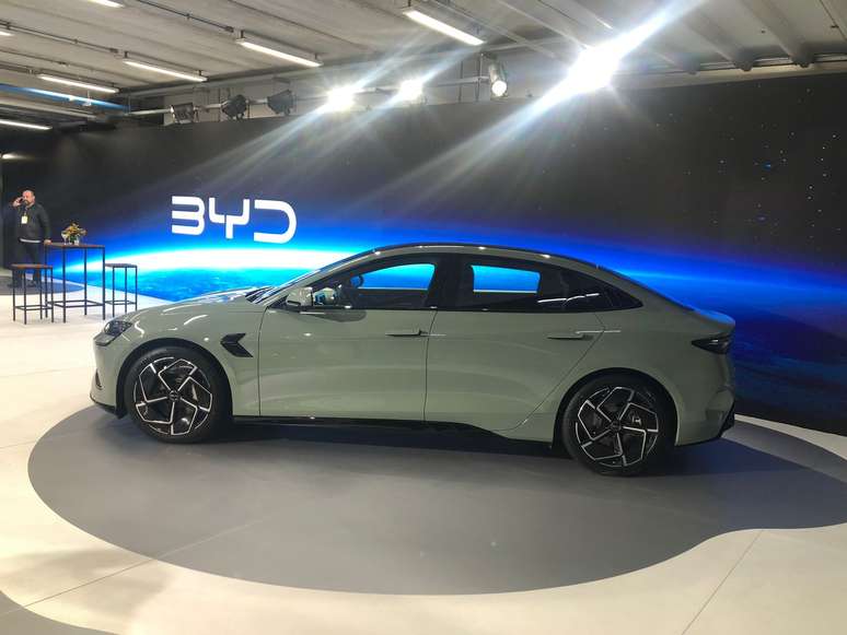 BYD Seal: sedã fastback elétrico chinês estreia este ano