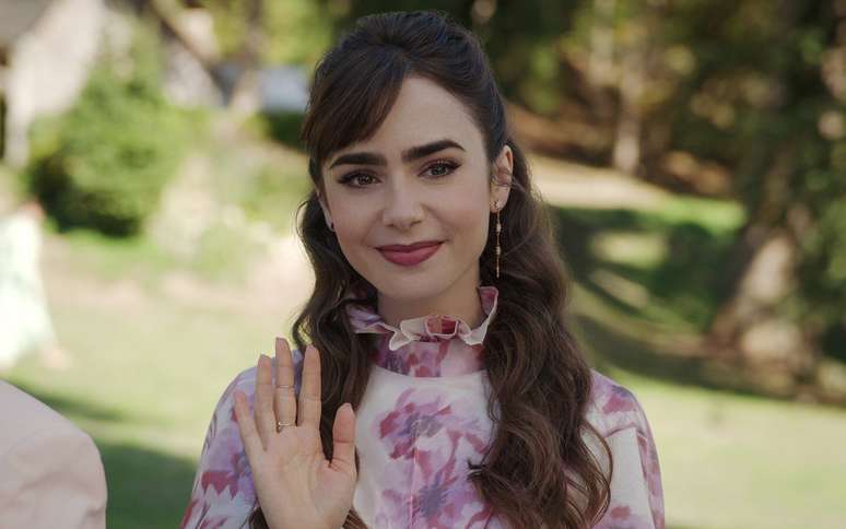 Lily Collins no episódio 10 da 3ª temporada de “Emily in Paris” –