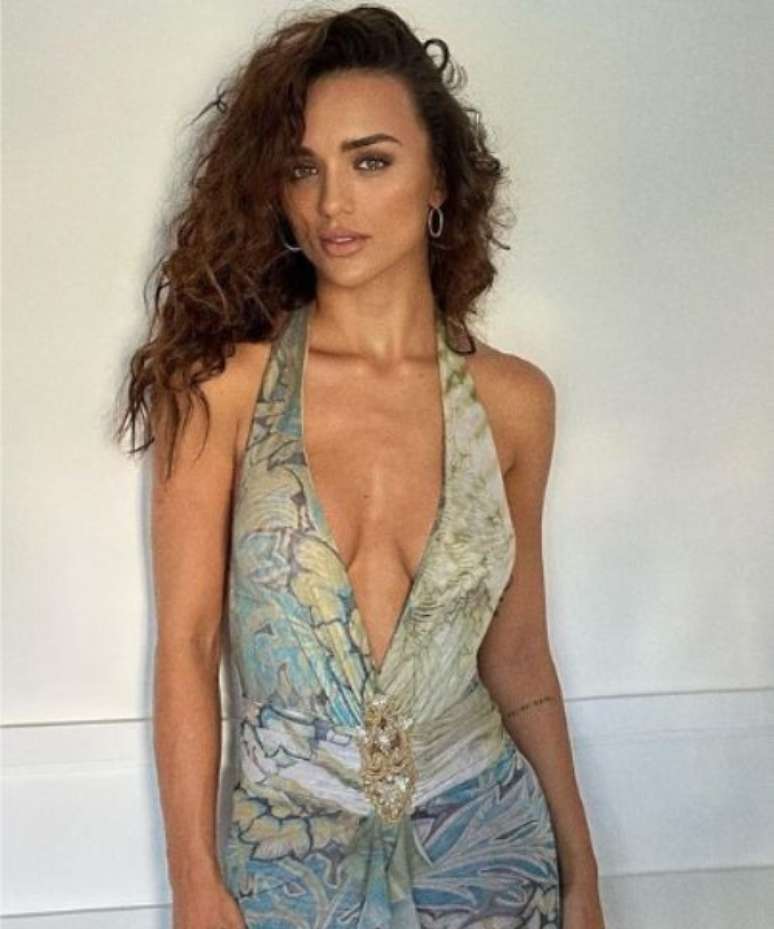 Decote profundo &ndash;