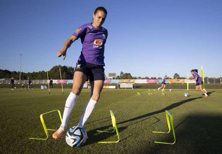 Seleção Brasileira realiza último treino antes de viajar para Adelaide –