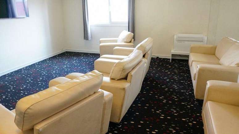 Sala de televis&atilde;o em barca