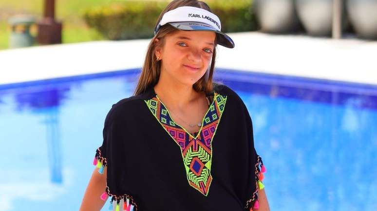 Rafa Justus chooses an elegant strapless look for his 14th birthday